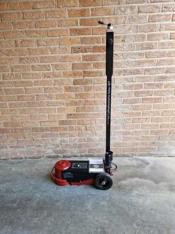 PROFESSIONELE PNEUMATISCHE KRIK 80 TON TE KOOP  beschikbaar voor biedingen