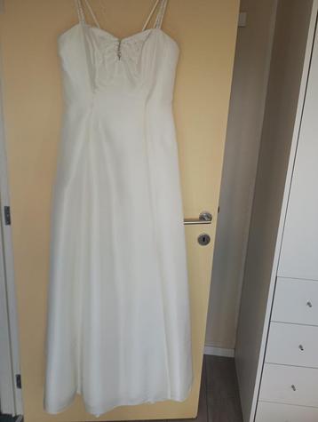 trouwkleed merk valérie maat 42 met bijpassende korset  beschikbaar voor biedingen