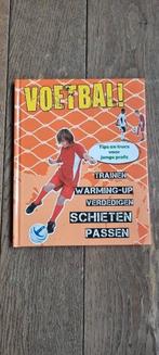 boek over voetbal - diverse oefeningen met de bal, Enlèvement ou Envoi, Utilisé, Sport de ballon