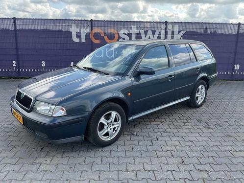2000 - Skoda - Octavia Combi - 1.6 SLXi - Personenauto, Auto's, Oldtimers, Bedrijf, Skoda, Benzine, Break, Handgeschakeld