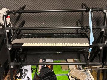 Keyboardstatief voor 4 keyboards beschikbaar voor biedingen