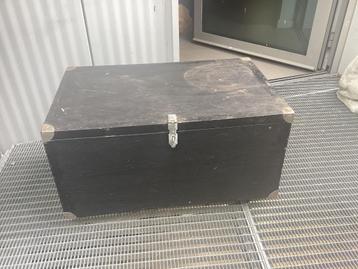 Coffre vintage de rangement en bois sur roulettes 75x40x45cm beschikbaar voor biedingen