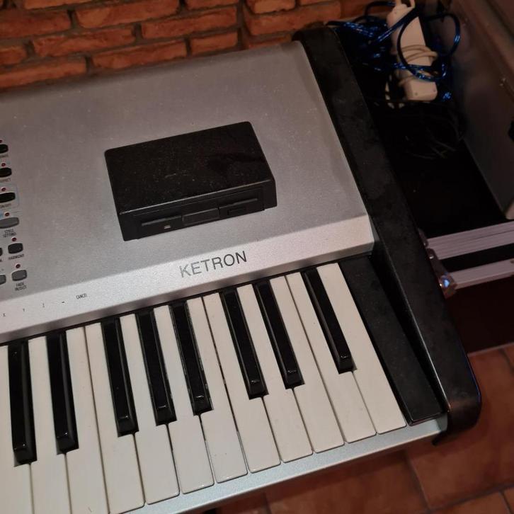 SD1 Ketron met geluidskaart aan vervanging toe, Muziek en Instrumenten, Synthesizers, Gebruikt, 76 toetsen, Overige merken, Ophalen