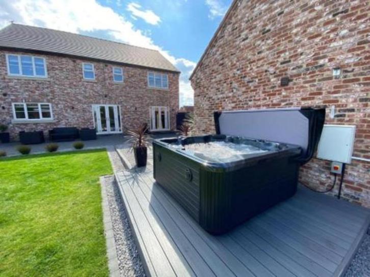 Jacuzzi 5 personen met warmtepomp 👉 prijs alles inbegrepen, Tuin en Terras, Gras en Kunstgras, Nieuw, Ophalen of Verzenden