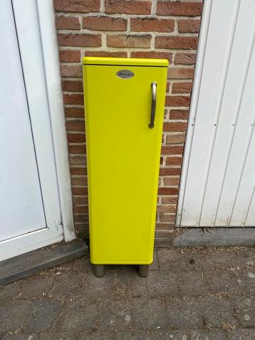 Retro opbergmeubel beschikbaar voor biedingen