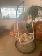 Retro rotan hanging chair inclusief metalen frame., Tuin en Terras, Ophalen, Gebruikt, Rotan