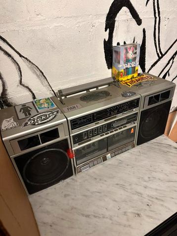 Radio cassette beschikbaar voor biedingen