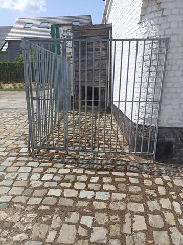 hondenhok beschikbaar voor biedingen