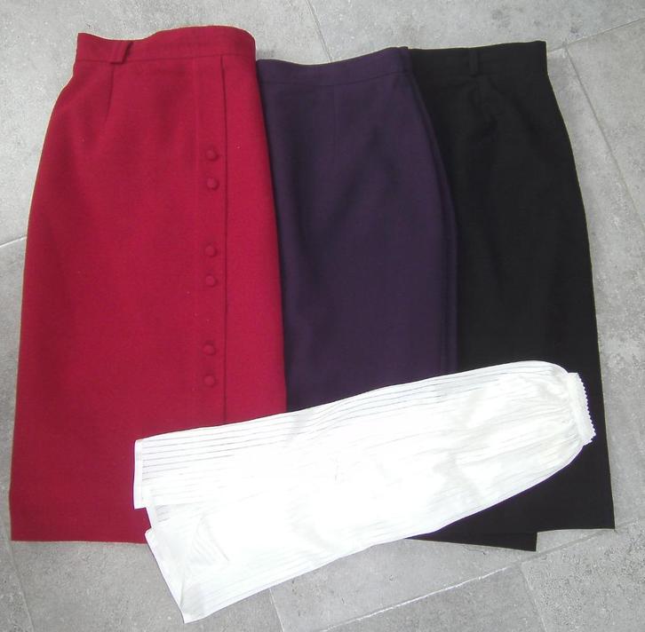 Jupes au choix  taille  44 et 46, Vêtements | Femmes, Jupes, Comme neuf, Taille 42/44 (L), Rouge, Enlèvement ou Envoi