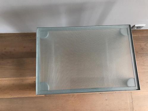 In zeer goede staat Kwalitatieve aluminum bijzettafel tafel, Huis en Inrichting, Tafels | Bijzettafels, Zo goed als nieuw, Rechthoekig