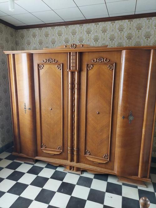 Oude kleerkast met bolle deuren, Huis en Inrichting, Overige Huis en Inrichting, Gebruikt, Ophalen