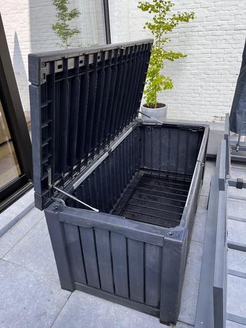 Kussenbak beschikbaar voor biedingen