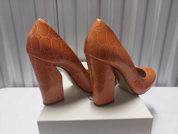 739C* Casadei - sexy oranje pumps met crocco (37,5) beschikbaar voor biedingen