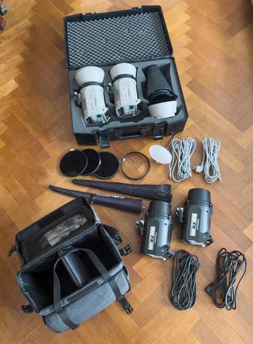 4 Elinchrom FS400 flitser strobes met accessoires beschikbaar voor biedingen