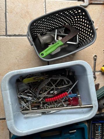 Lot divers werkgerief beschikbaar voor biedingen