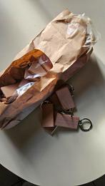30 houten sleutelhangers, Ophalen