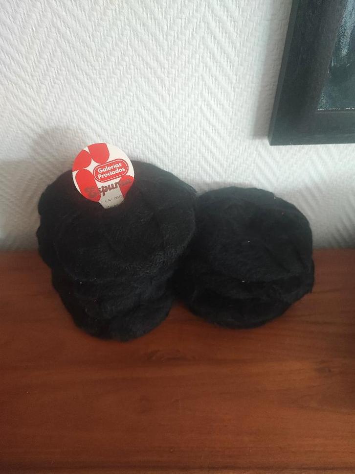 Espuma zwarte wol verschillende bollen €0,75 p/s €5 lot, Hobby en Vrije tijd, Breien en Haken, Nieuw, Ophalen of Verzenden