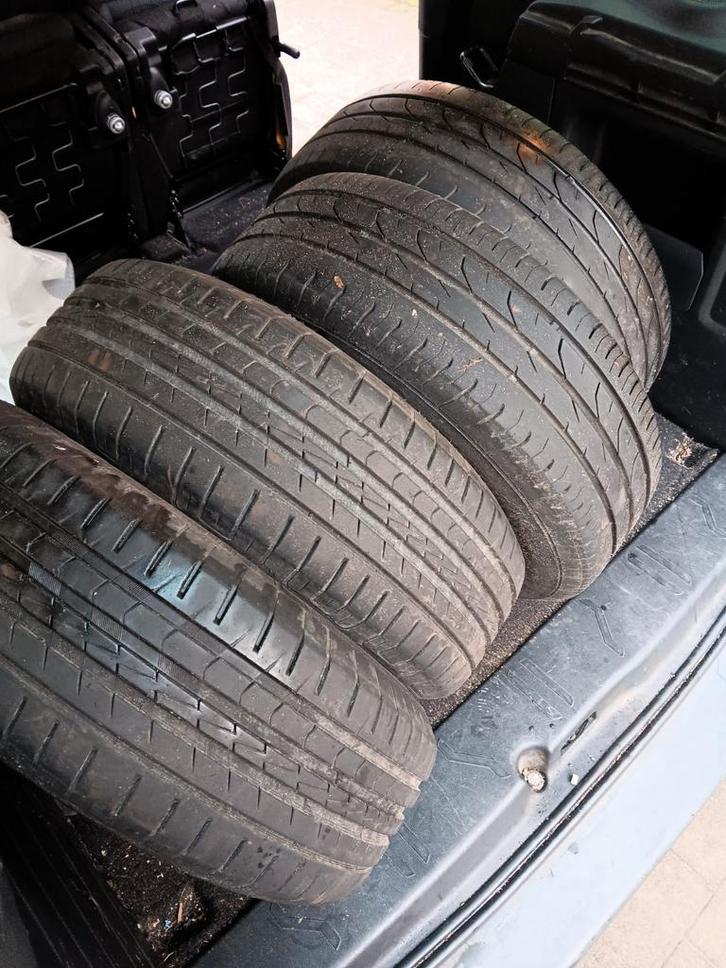 Pneus Continental 4 205/65R15 avec jantes, Autos : Pièces & Accessoires, Pneus & Jantes, Pneus et Jantes, Pneus hiver, 15 pouces