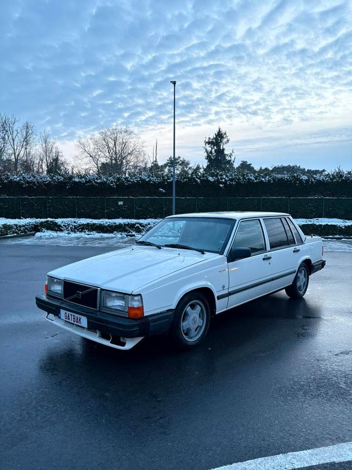 Volvo 740 2.3 turbo, Autos, Volvo, Particulier, Essence, Boîte manuelle, Blanc, Cuir, Propulsion arrière, Enlèvement