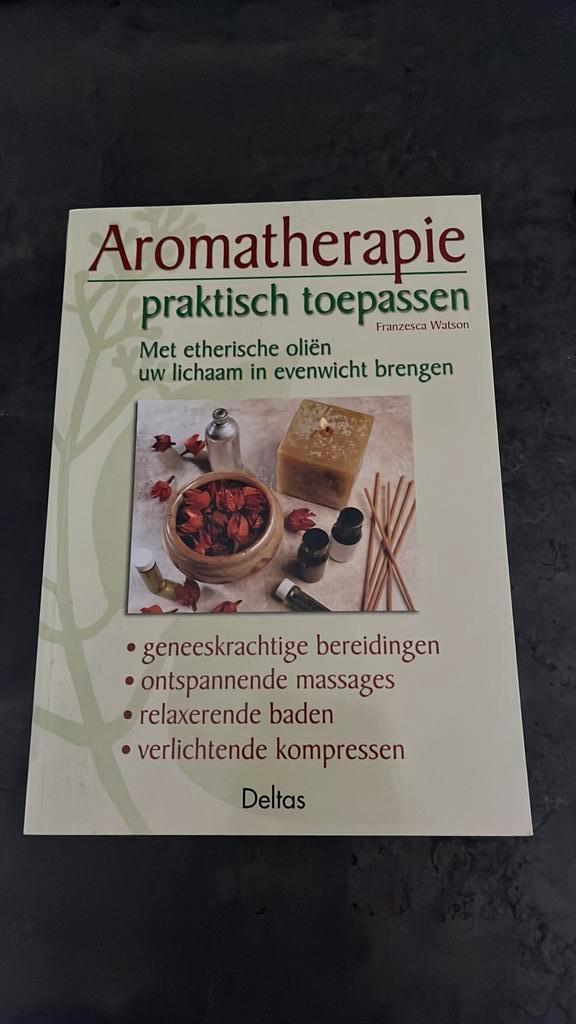 F. Watson - Aromatherapie praktisch toepassen, Livres, Science, Enlèvement ou Envoi