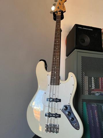 J&D basgitaar + Hercules-standaard + riem + XLR, Muziek en Instrumenten, Snaarinstrumenten | Gitaren | Bas, Ophalen, Gebruikt