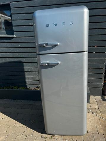 Grote koelkast smeg beschikbaar voor biedingen