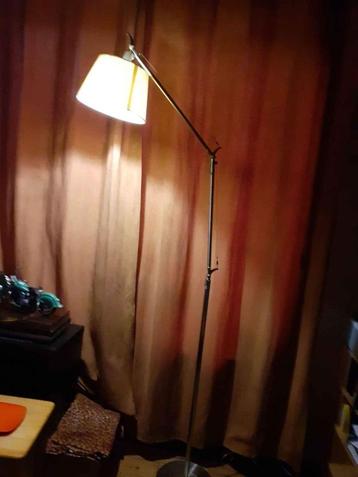 Design vloerlamp beschikbaar voor biedingen
