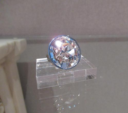 Prachtige Dyrberg/Kern ring met groot kristal NIEUW, Bijoux, Sacs & Beauté, Bagues, Neuf, Argent, Avec cristal, Envoi