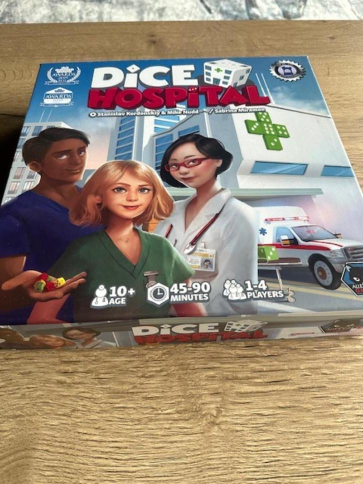 Bordspel - Dice Hospital incl deluxe Add-Ons, Hobby en Vrije tijd, Gezelschapsspellen | Bordspellen, Zo goed als nieuw, Een of twee spelers