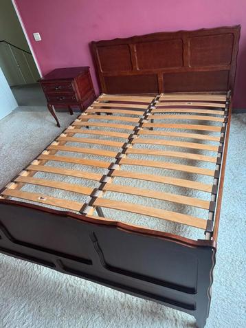 Bed met lattenbodem beschikbaar voor biedingen