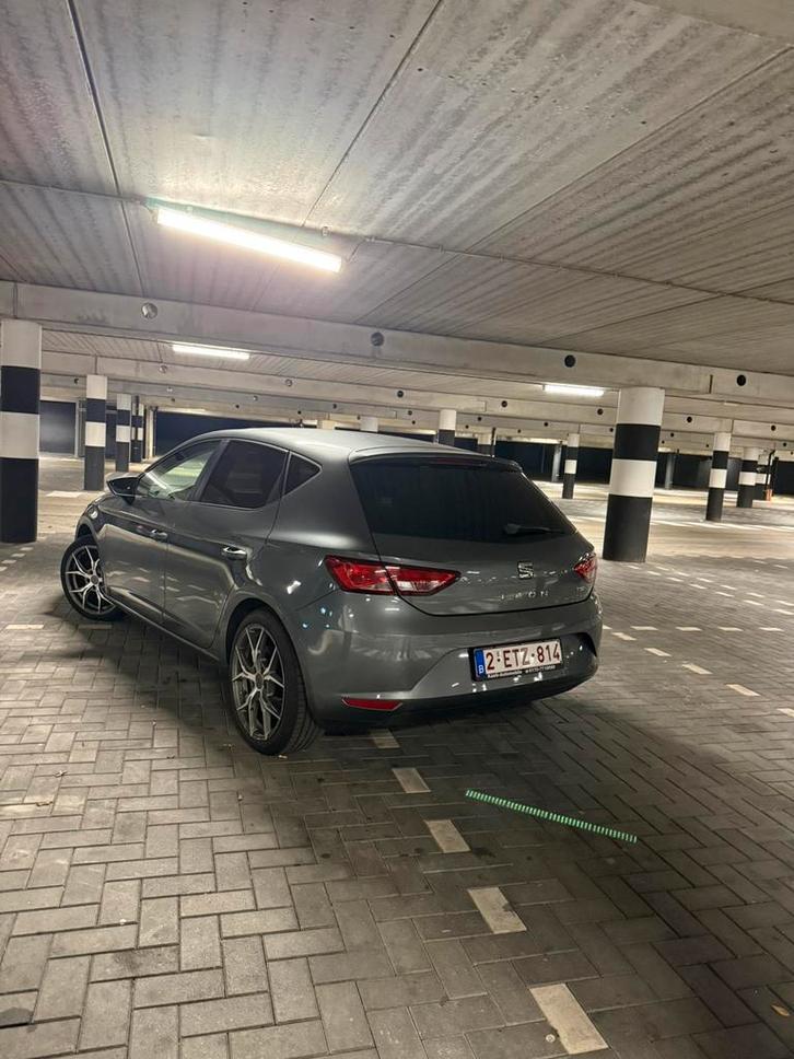 SEAT LEON 1,2TSI, Auto's, Seat, Particulier, Leon, Benzine, Euro 5, 5 deurs, Handgeschakeld, Zilver of Grijs, Zwart, Ophalen