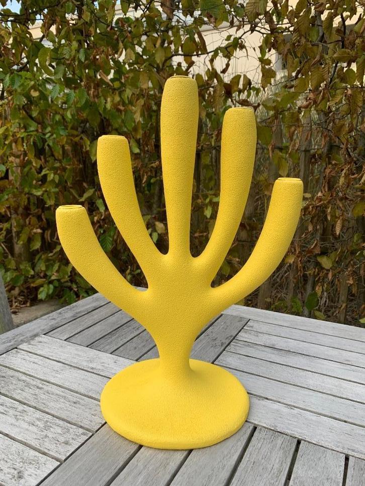 Grote gele vijfarmige kandelaar, Huis en Inrichting, Woonaccessoires | Kandelaars en Kaarsen, Nieuw, Kandelaar, 25 tot 50 cm, Kunststof