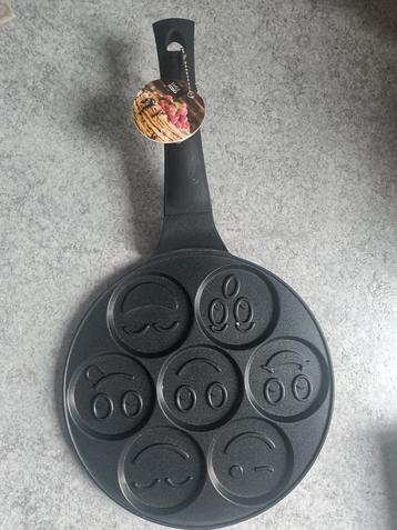 Pannenkoekenpan met smileys beschikbaar voor biedingen