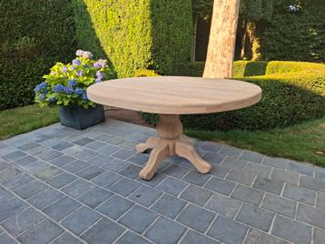 Volledig massief eiken ovale eettafel. Geluchtgomd. beschikbaar voor biedingen