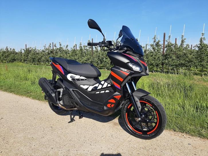 Aprilia SR 125 GT replica Speciale editie GP uitvoering, Motoren, Motoren | Aprilia, Bedrijf, Scooter, 11 kW of minder, 1 cilinder