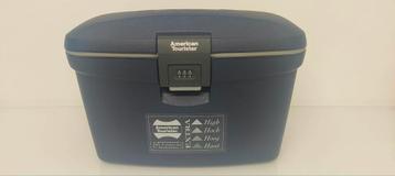 Prachtige hoge beautycase in nieuwstaat beschikbaar voor biedingen