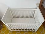 Wit massief houten babybed van het merk BRIO, Kinderen en Baby's, Babywiegjes en Ledikanten, Ophalen, Gebruikt, Ledikant