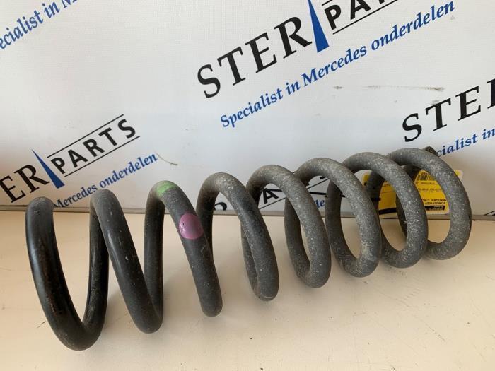 Schroefveer achter van een Mercedes C-Klasse, Auto-onderdelen, Ophanging en Onderstel, Mercedes-Benz, Gebruikt, 3 maanden garantie