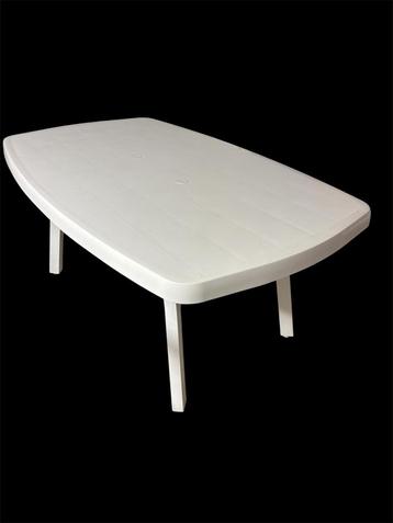 Allibert uitschuifbare tuintafel tot 225cm beschikbaar voor biedingen