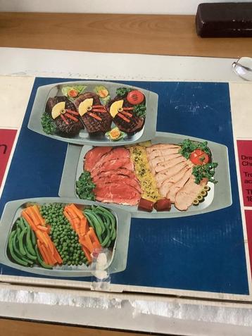 3 serveerplateau’s in 18/8 inox beschikbaar voor biedingen