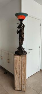 Grote bronzen beelden lamp met art de France glas kap, Enlèvement ou Envoi