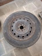 2  versleten winterbanden op velg Goodride, Ophalen, Winterbanden, Band(en)