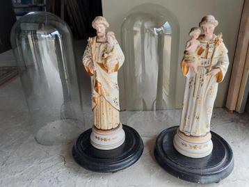 2 gelijke oude glazen stolpen + beelden heiligen perfect beschikbaar voor biedingen