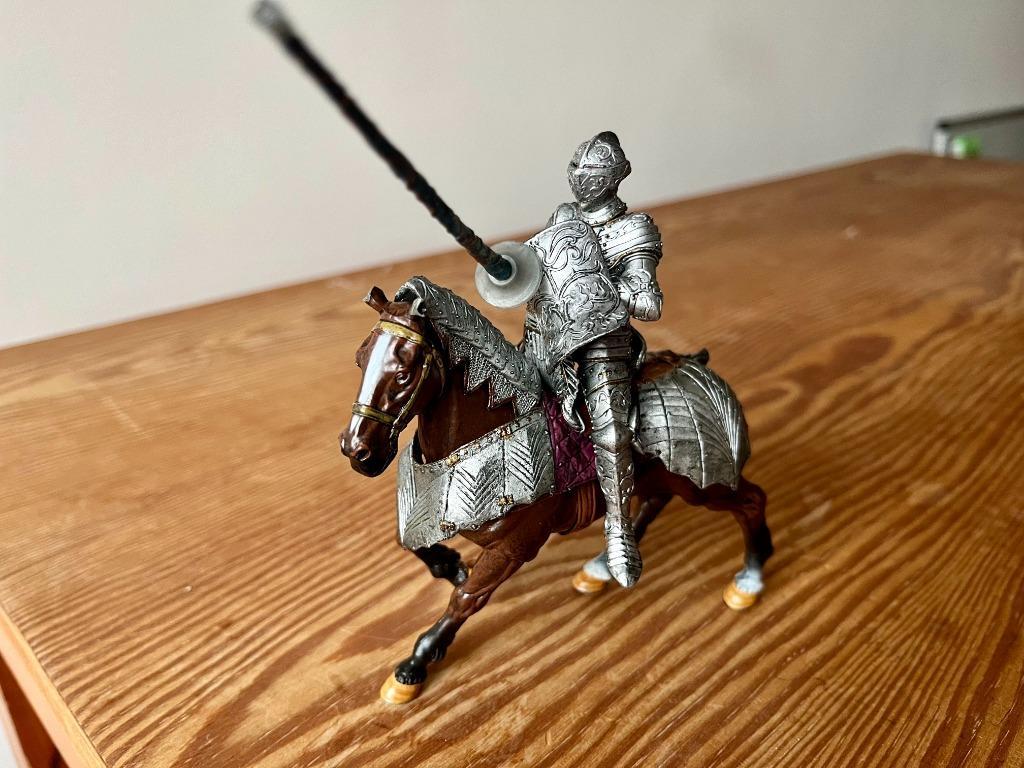 Papo - Figurine Papo Cheval du chevalier lion à la lance