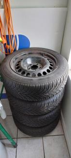 Winterbanden 205/55R16 op stalen velg + Mercedes wieldeksels, Auto-onderdelen, Banden en Velgen, Ophalen, Gebruikt, Winterbanden