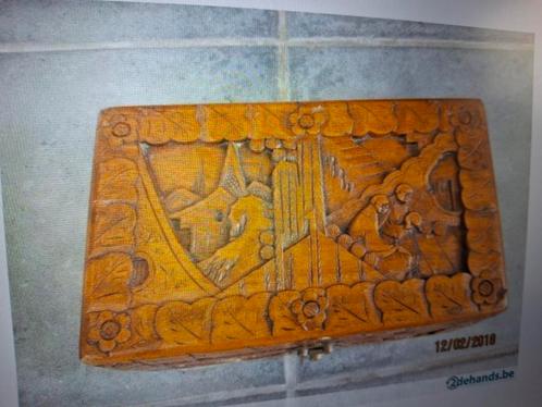 houten kistje  met de hand uitgesneden, Antiek en Kunst, Kunst | Beelden en Houtsnijwerken, Ophalen