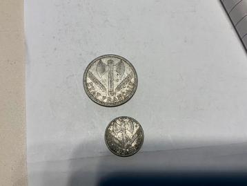 twee Franse munten uit het Vichy-regime (1940-1944). beschikbaar voor biedingen