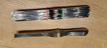 set kreeftencurettes (10+6) en 4 pincetten  beschikbaar voor biedingen
