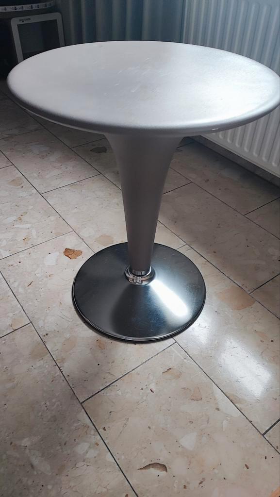 Magis bombo tafel, Huis en Inrichting, Tafels | Statafels, Zo goed als nieuw, In hoogte verstelbaar, Ophalen of Verzenden
