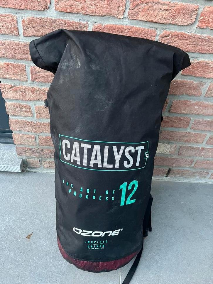 Kite Ozone V3 12m2, Watersport en Boten, Kitesurfen, Zo goed als nieuw, Kite, Ophalen of Verzenden